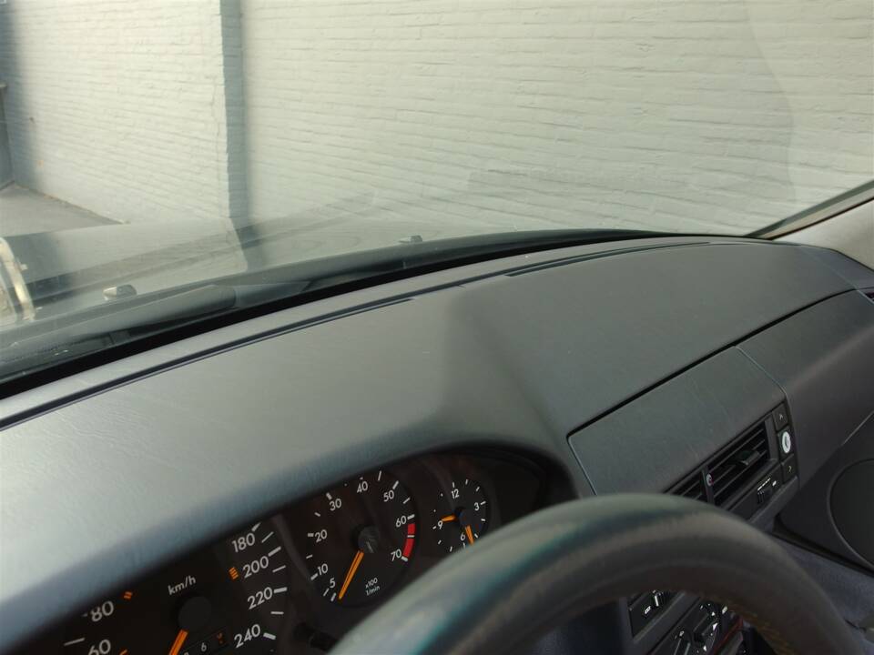 Image 60/96 of Mercedes-Benz 300 SL (1992)
