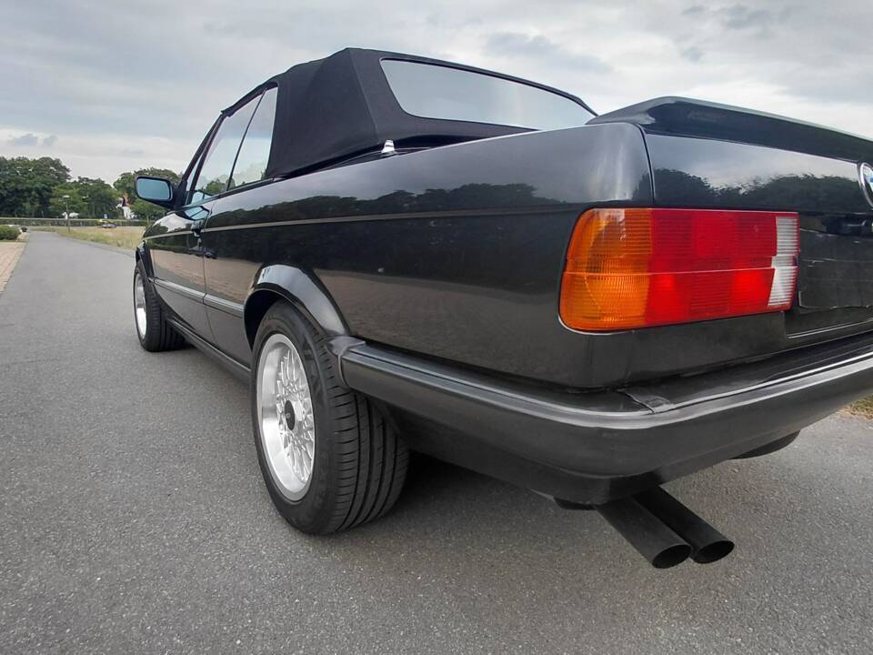 Immagine 50/53 di BMW 320i (1989)