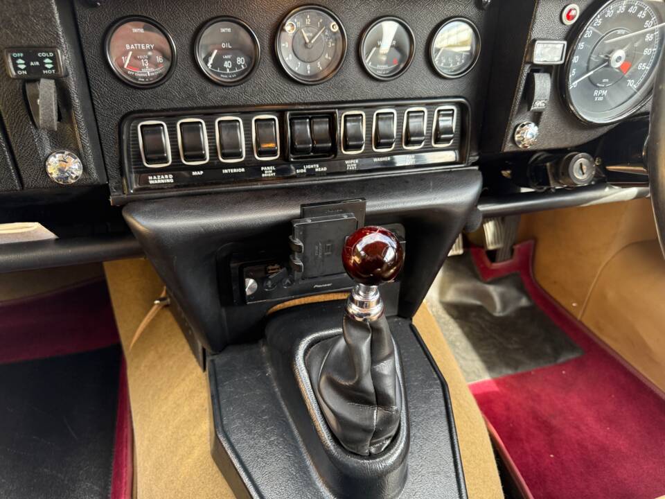 Bild 14/21 von Jaguar E-Type V12 (2+2) (1971)