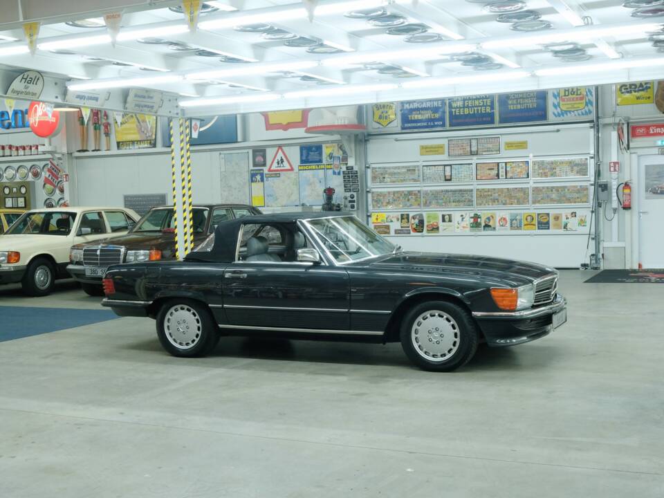 Image 17/50 de Mercedes-Benz 560 SL (1988)