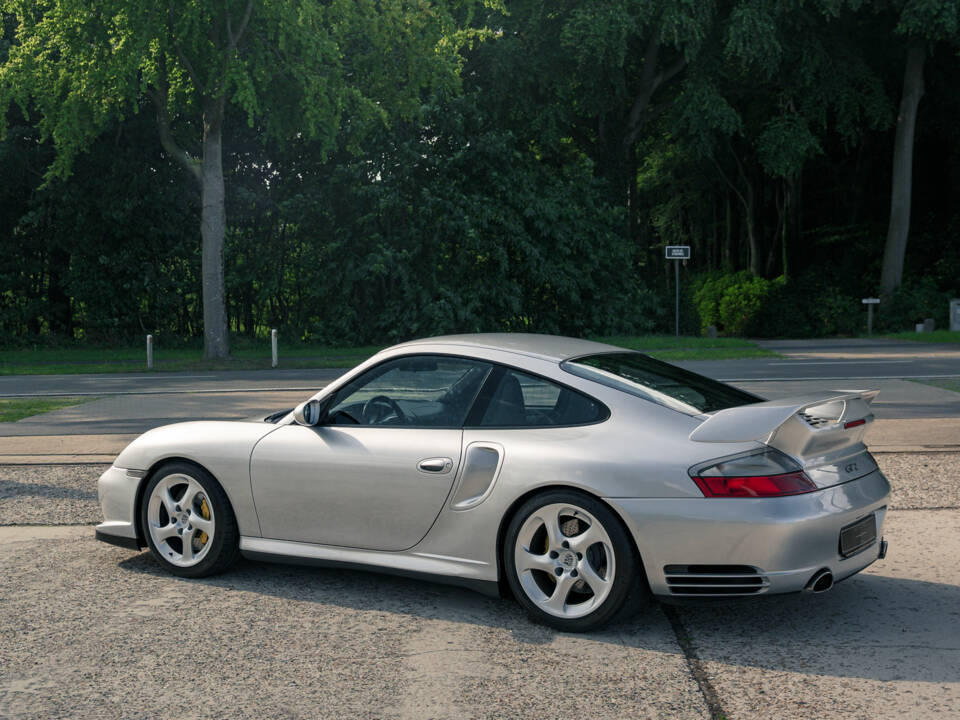Image 14/51 of Porsche 911 GT2 (2001)