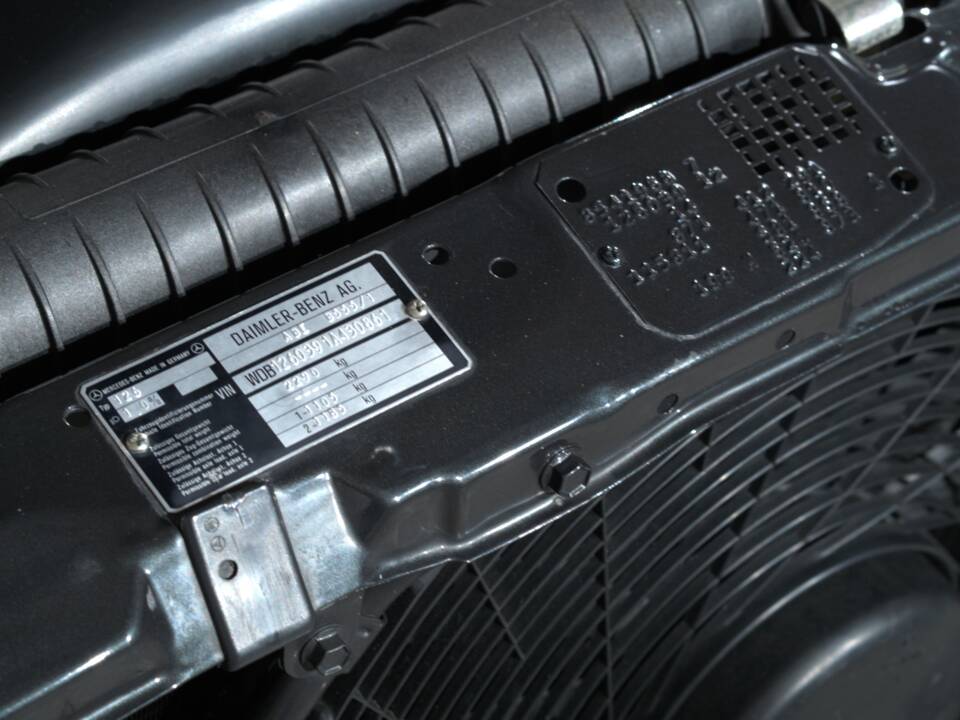 Image 19/52 of Mercedes-Benz 560 SEL (1988)