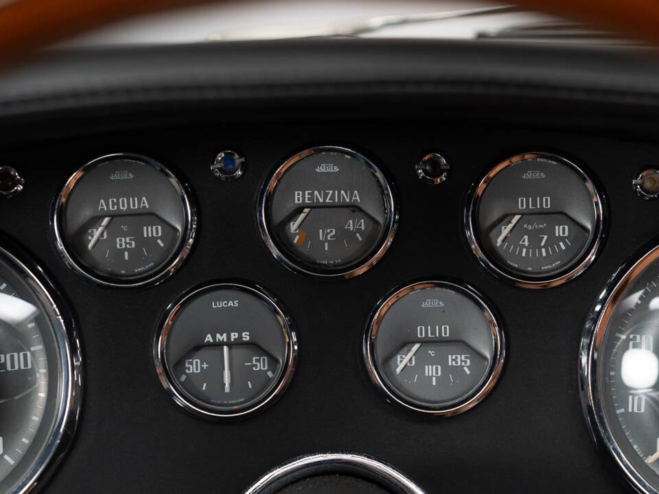 Imagen 32/36 de Maserati Mistral 3700 Spyder (1965)