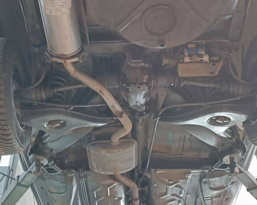 Image 71/73 of Mercedes-Benz 230 E (1985)