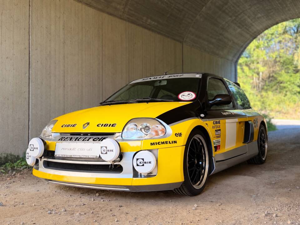 Imagen 19/29 de Renault Clio II V6 (2002)