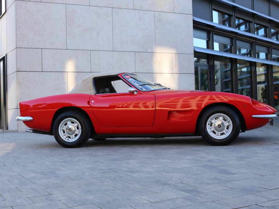 Image 20/58 of Intermeccanica Italia (1968)