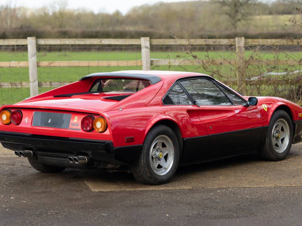 Bild 3/50 von Ferrari 308 GTBi Quattrovalvole (1983)