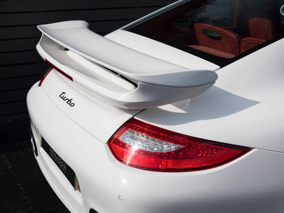 Image 22/27 of Porsche 911 Turbo (2010)