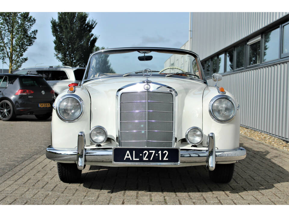 Image 19/35 of Mercedes-Benz 220 SE Cabriolet (1959)