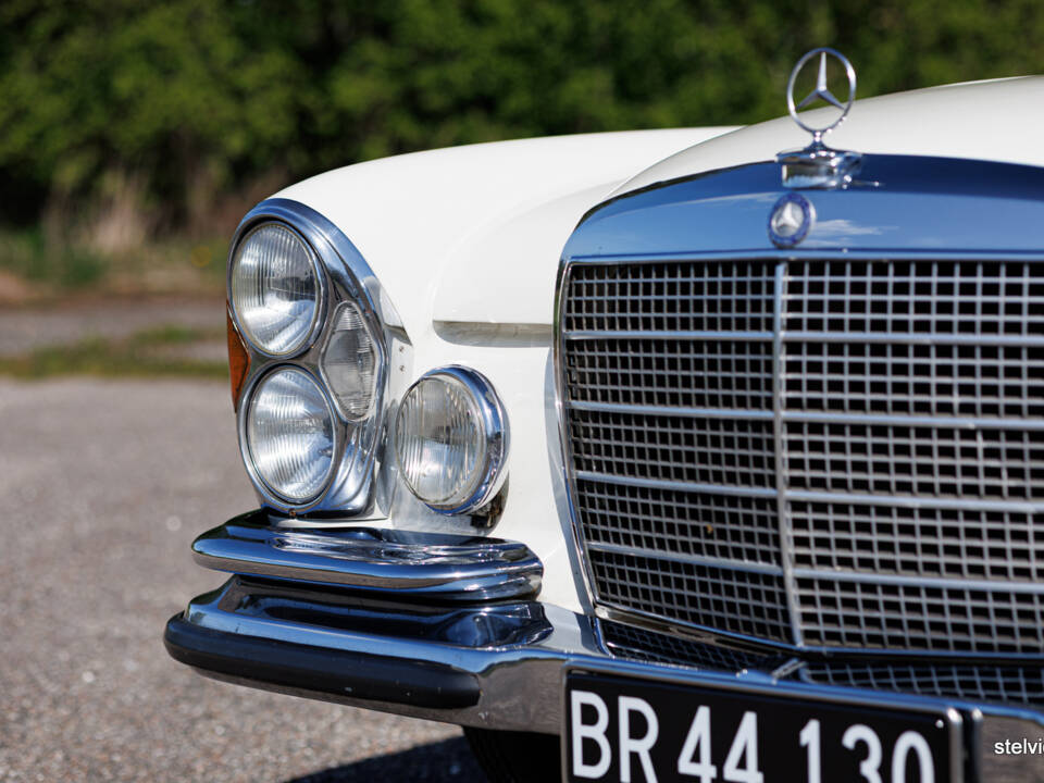Image 16/38 of Mercedes-Benz 280 SE 3,5 (1970)