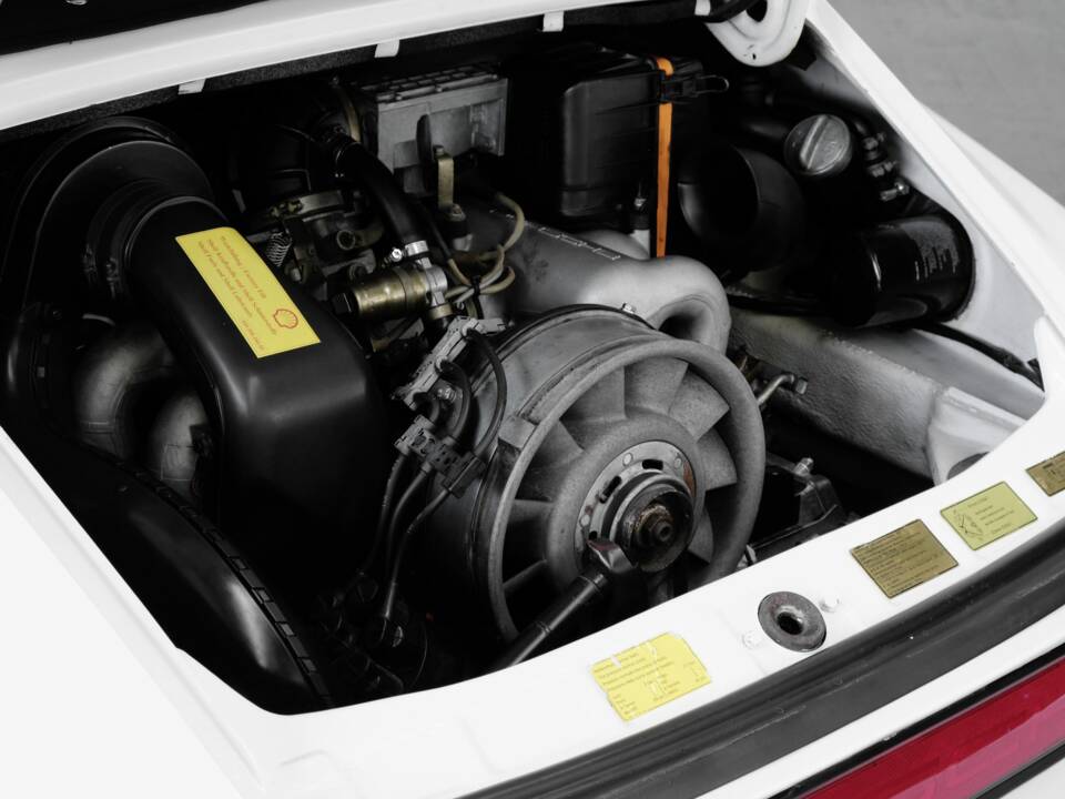 Image 29/46 de Porsche 911 Carrera 3.2 (1984)