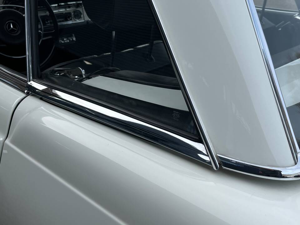 Image 88/100 of Mercedes-Benz 280 SL (1970)