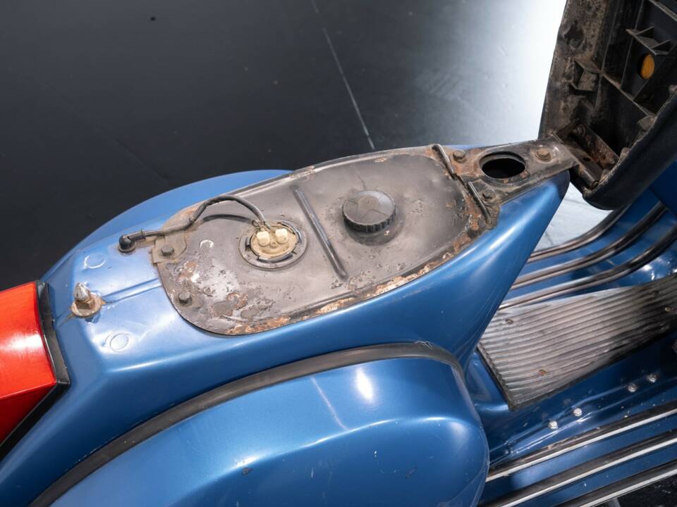 Image 17/37 de Piaggio Vespa PX 200 E (1984)