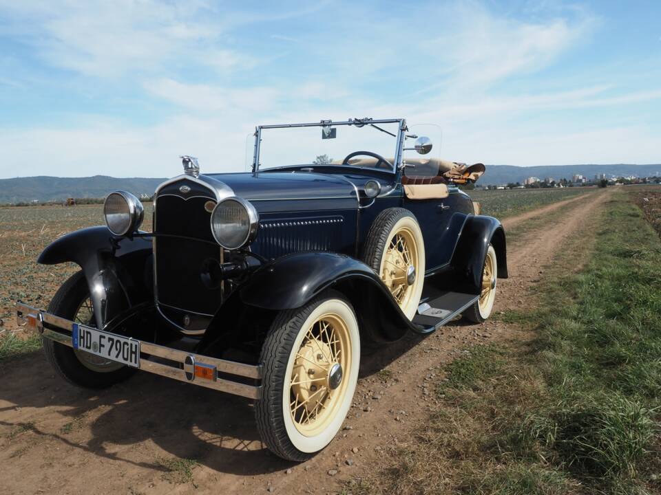 Image 13/60 of Ford Model A De Luxe (1931)