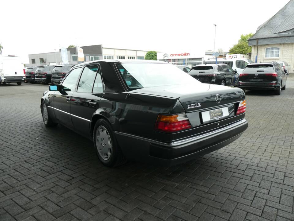 Image 6/21 of Mercedes-Benz 500 E (1992)