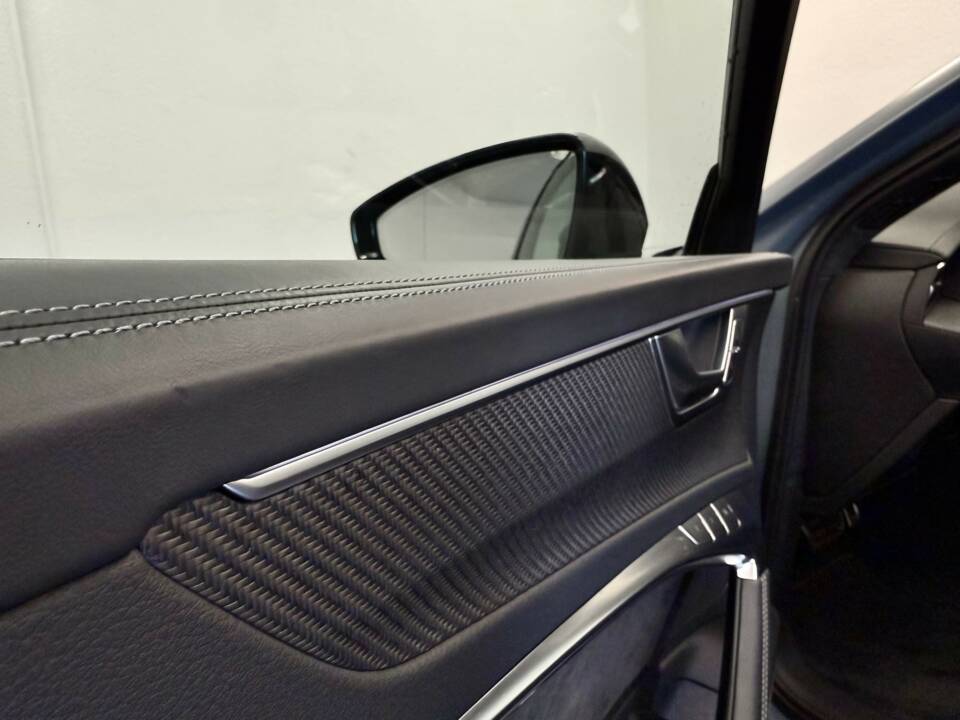 Immagine 27/31 di Audi RS6 Avant (2021)