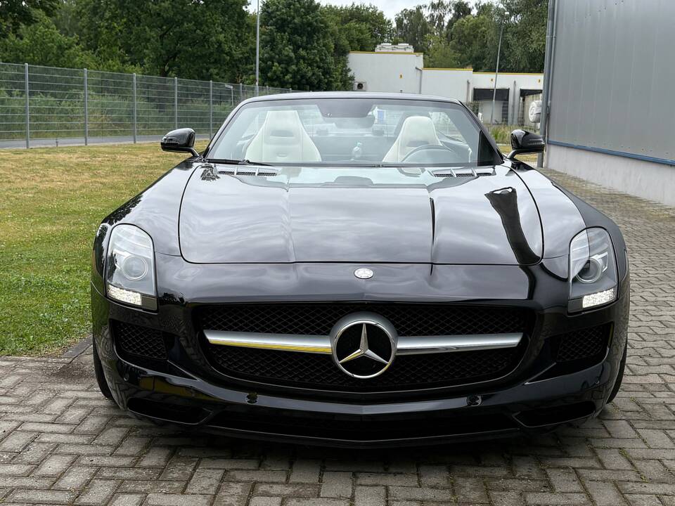 Image 3/28 of Mercedes-Benz SLS AMG Roadster (2012)