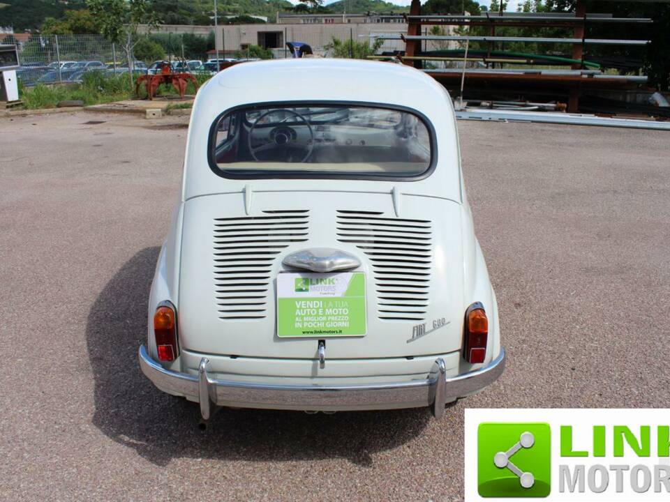 Image 7/10 de FIAT 600 D (1963)