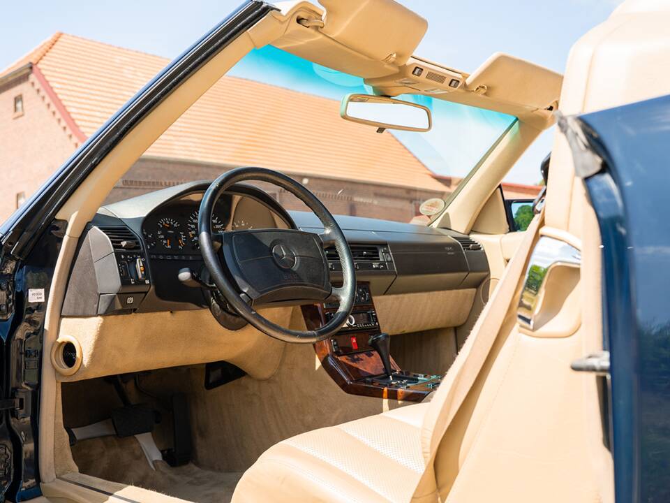 Image 17/44 de Mercedes-Benz 500 SL (1990)