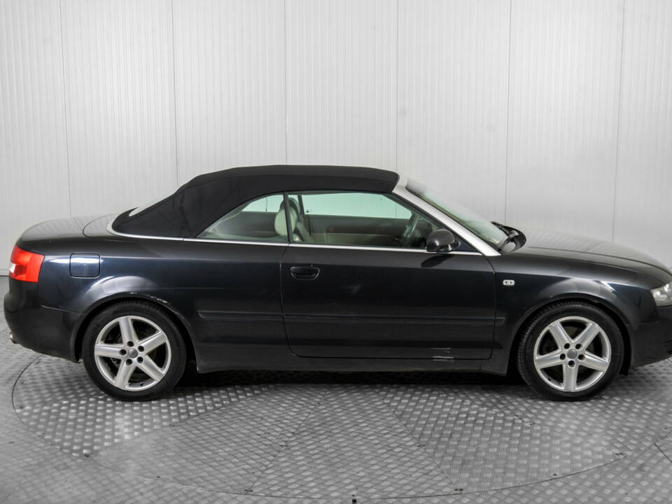 Image 46/50 de Audi A4 2.4 V6 (2004)