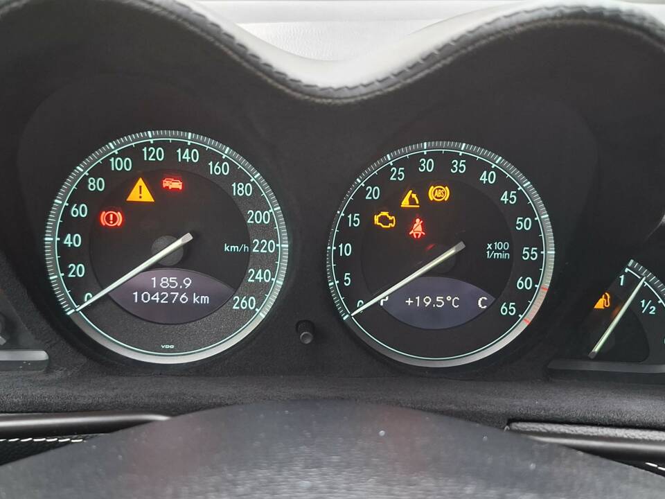 Image 15/30 of Mercedes-Benz SL 350 "Edition 50" (2004)