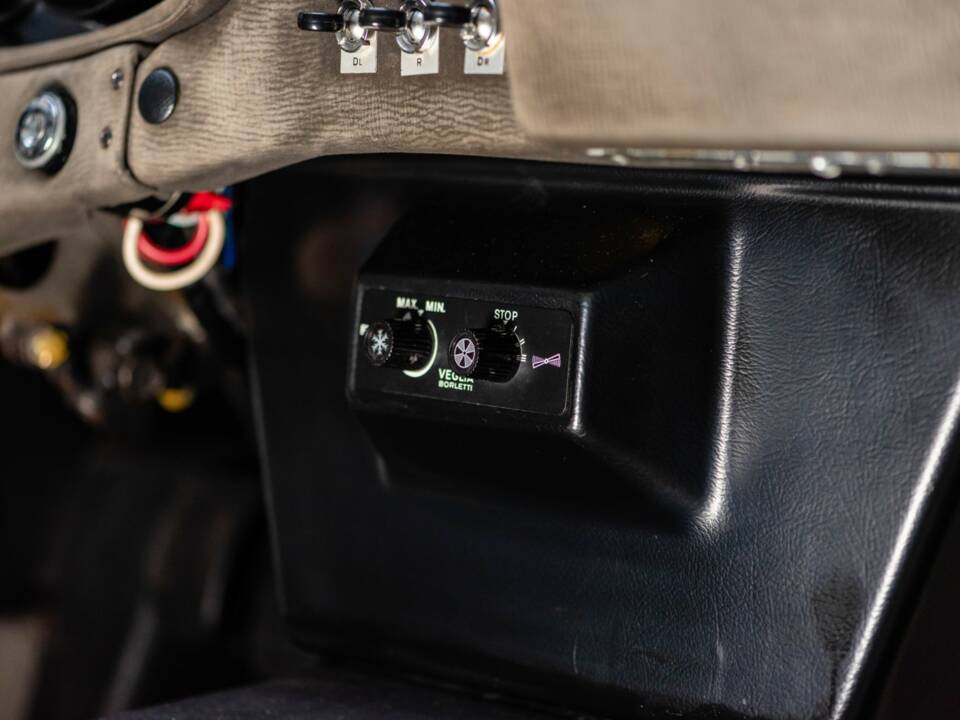 Image 41/50 de Ferrari 365 GTB/4 Daytona (1973)