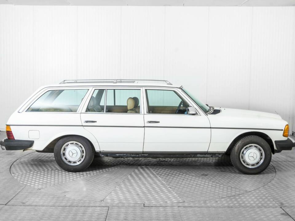 Bild 10/50 von Mercedes-Benz 300 D (1983)