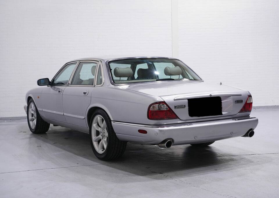 Bild 7/8 von Jaguar XJR 4.0 (2000)