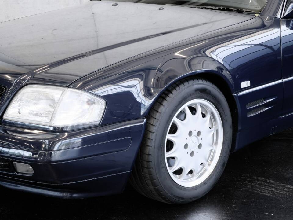 Image 37/46 of Mercedes-Benz SL 320 (1998)