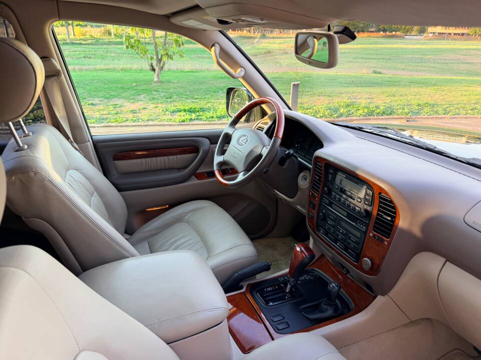 Image 18/32 of Lexus LX 470 (2003)