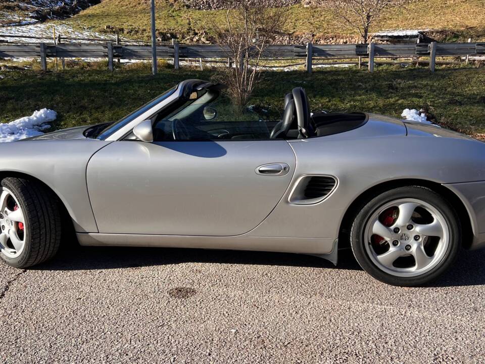 Image 16/18 of Porsche Boxster S (2001)