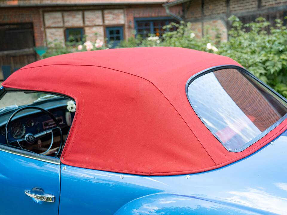 Image 34/36 of Volkswagen Karmann Ghia 1600 (1970)
