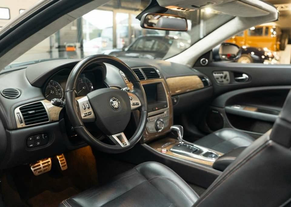 Image 8/46 of Jaguar XKR (2008)