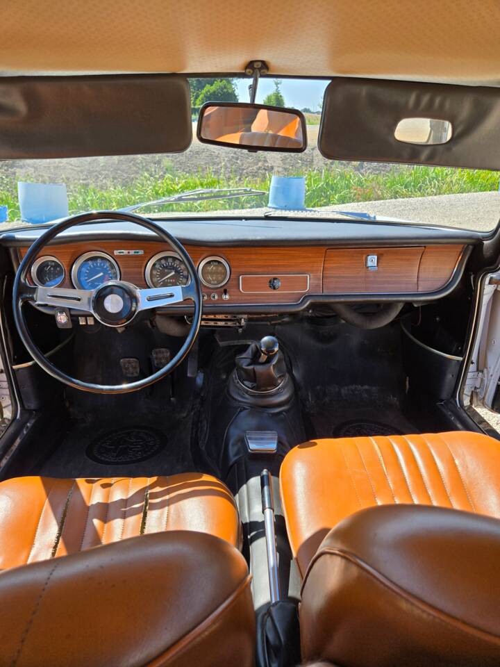 Image 32/84 of Alfa Romeo Giulia GT 1300 Junior (1968)