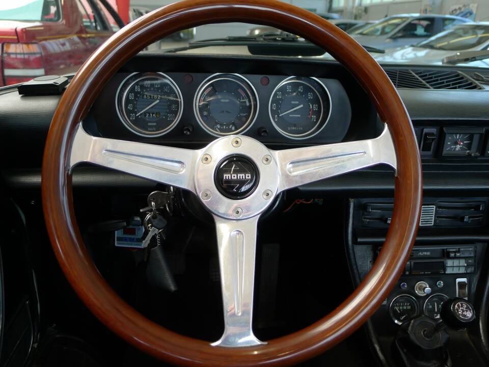 Image 40/43 of Peugeot 504 Convertible (1971)