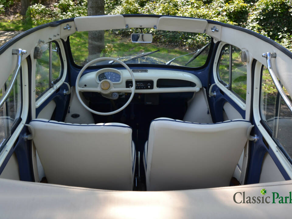 Image 41/50 of Renault 4 CV Décapotable (1954)