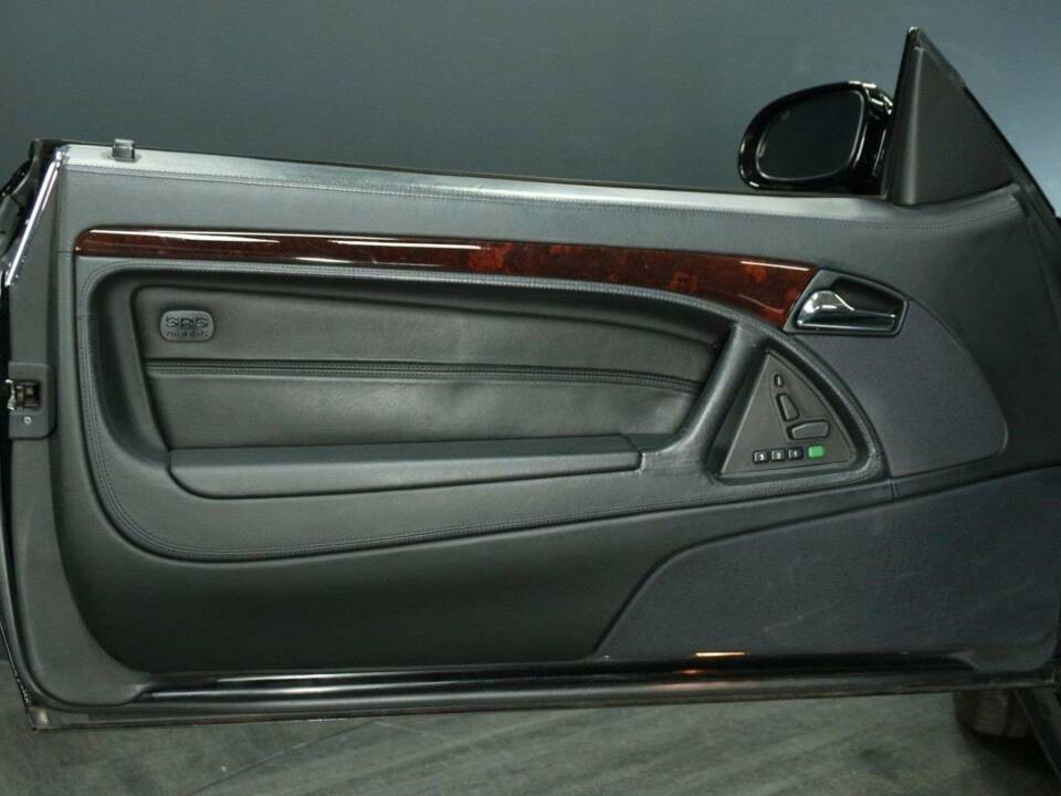 Immagine 10/30 di Mercedes-Benz SL 600 (2001)