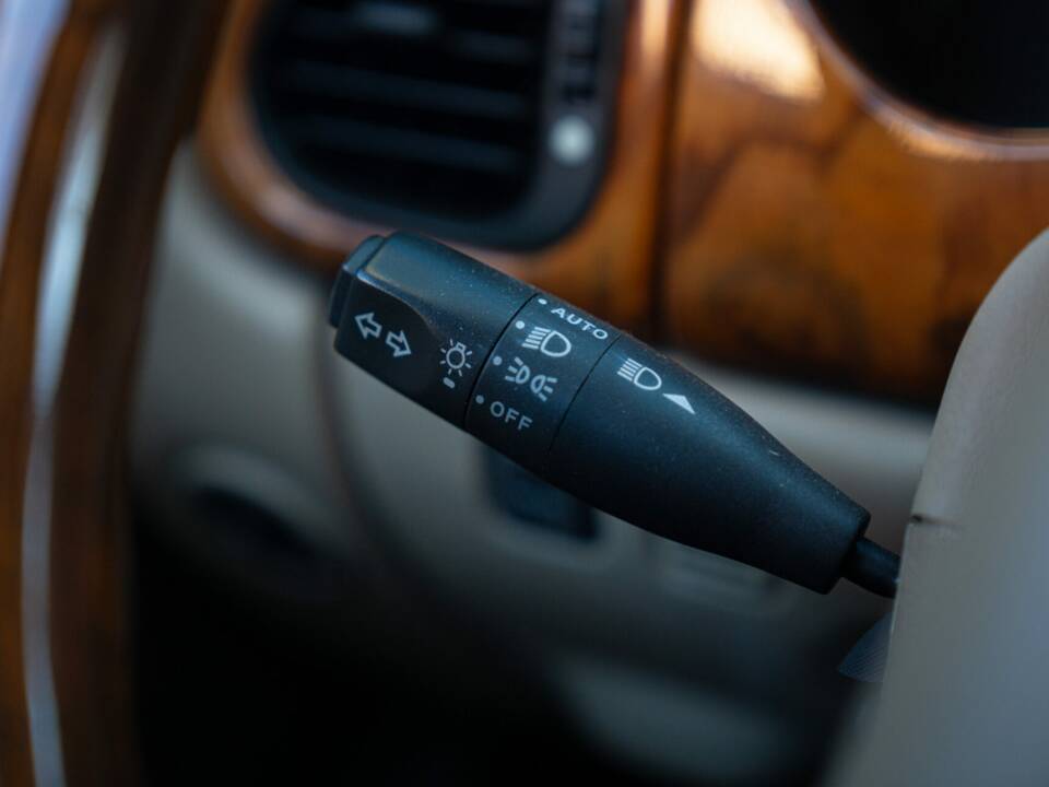 Image 38/50 of Jaguar XK8 4.0 (1998)