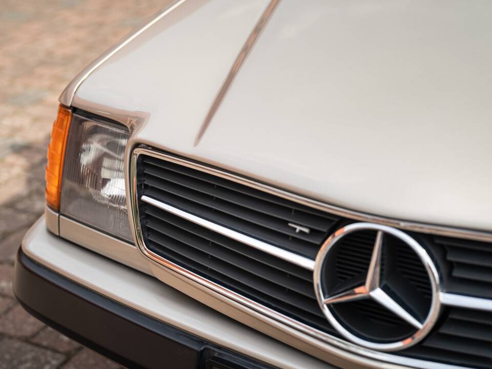 Afbeelding 4/63 van Mercedes-Benz 230 CE (1988)