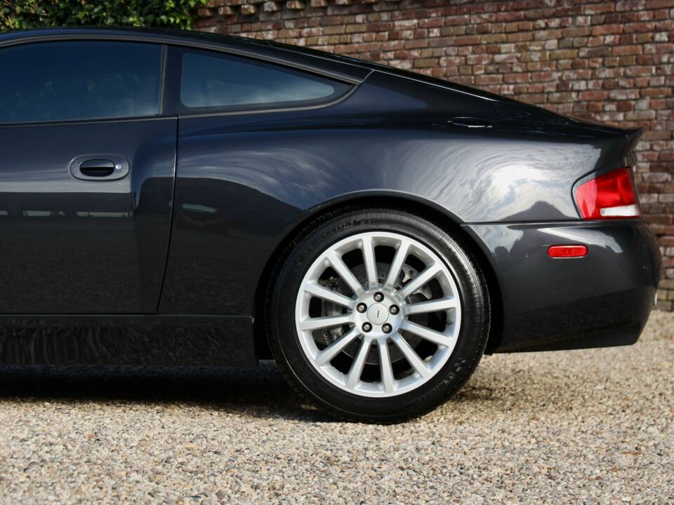 Image 23/50 of Aston Martin V12 Vanquish (2003)