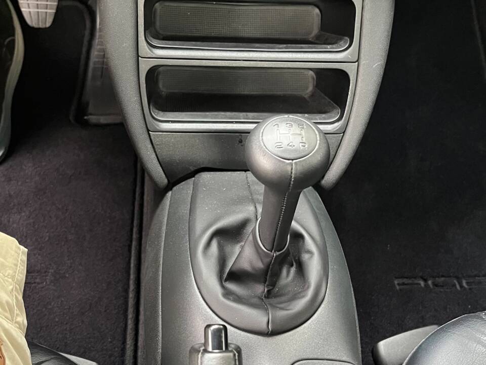 Image 18/49 of Porsche Boxster (1998)
