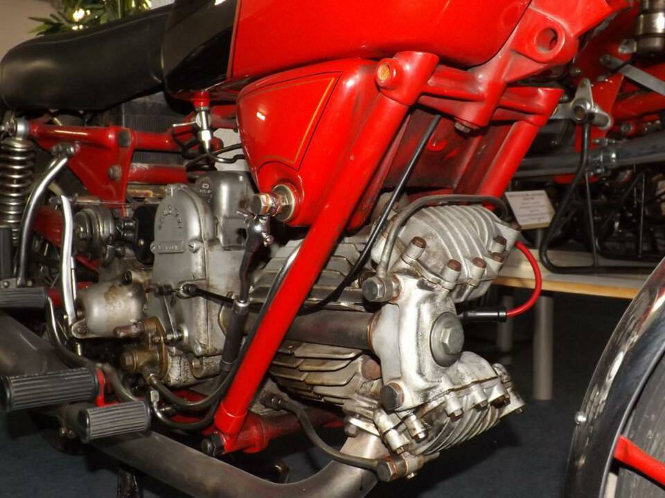 Immagine 13/35 di Moto Guzzi Falcone Turismo (1973)