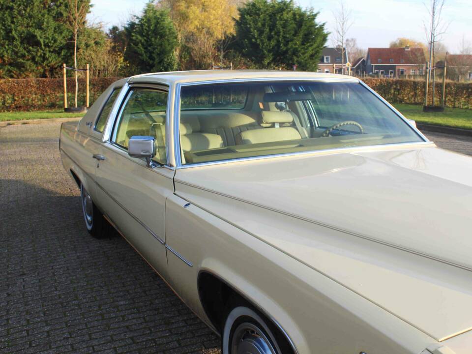 Image 30/56 of Cadillac Coupe DeVille (1977)