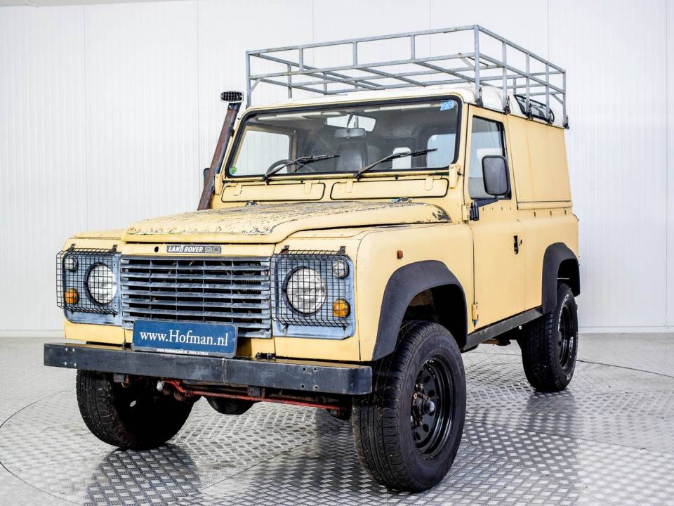 Image 11/50 of Land Rover 90 (1984)