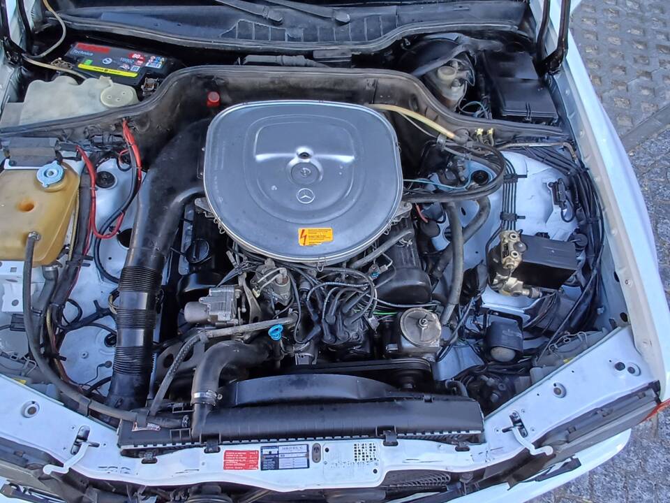 Image 34/65 of Mercedes-Benz 380 SEC (1985)