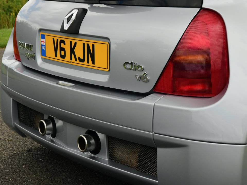 Image 24/50 of Renault Clio II V6 (1900)