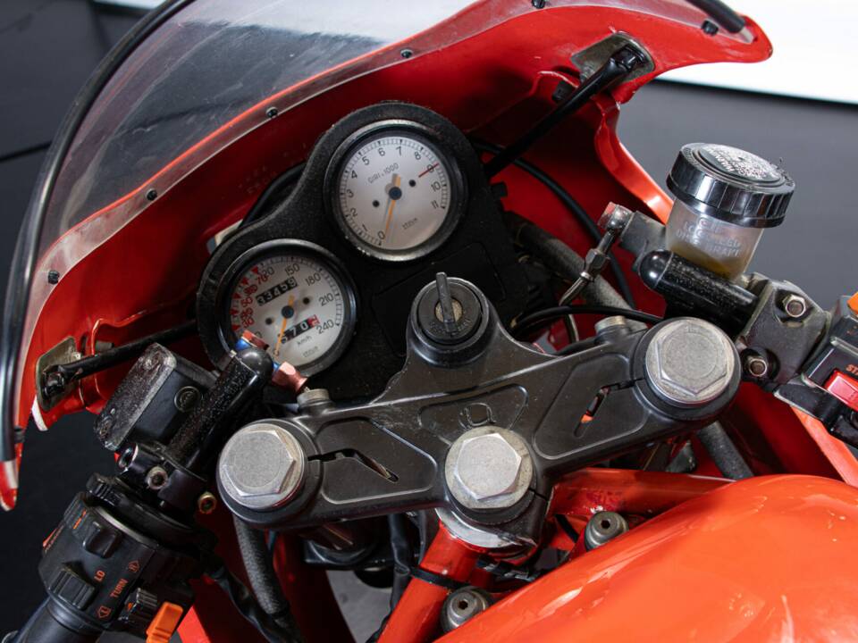 Bild 26/50 von Ducati 750 Sport (1986)