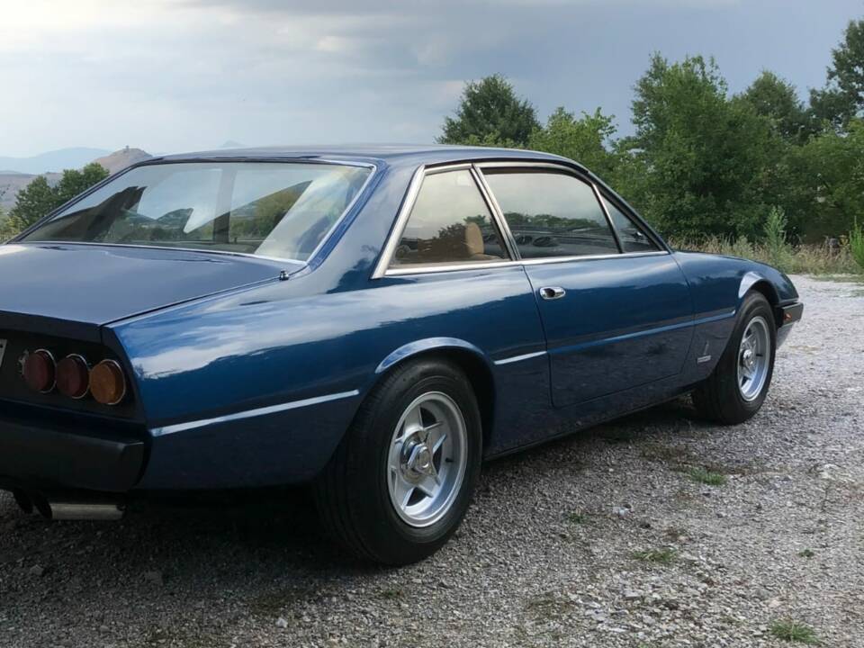 Image 14/77 of Ferrari 365 GT4 2+2 (1975)