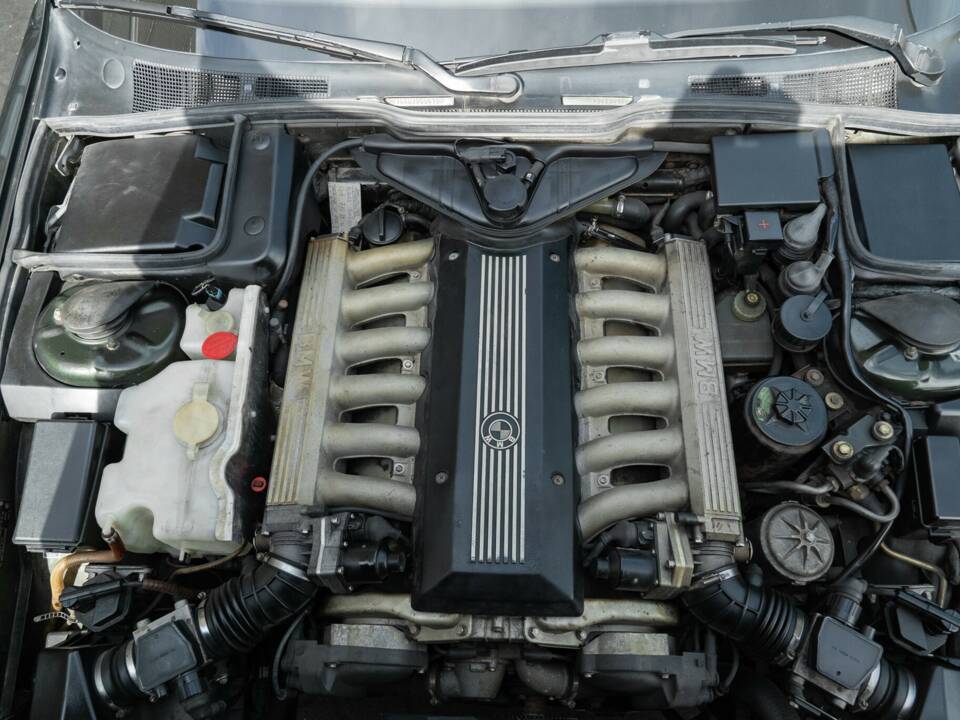 Image 32/36 of BMW 750iL (1989)