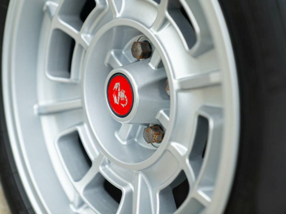 Immagine 17/50 di FIAT 131 Abarth Rally (1981)